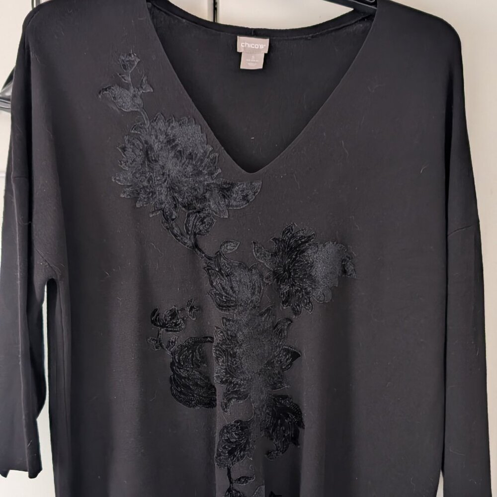 Chico's XL (3) Black sweater with applique